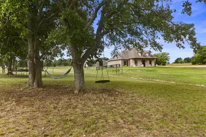 723 W Lee Avenue, Whitney, TX 76692 - Photo 2