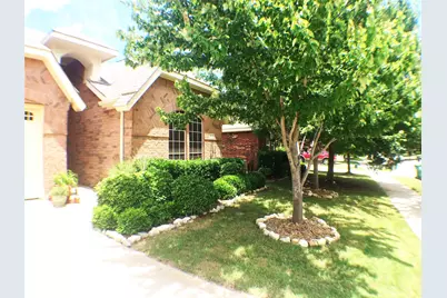 5912 Meadowglen Drive, Denton, TX 76226 - Photo 2