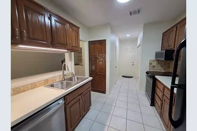 5839 Lake Point Drive, Arlington, TX 76016 - Photo 6