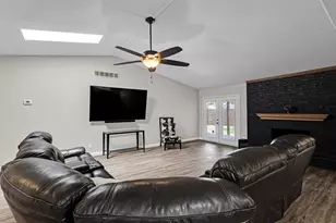 1644 Glenhill Ln, Lewisville, TX 75077 - Photo 4