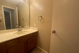 1226 W Hudgins St, Grapevine, TX 76051 - Photo 22