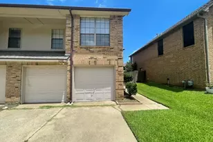 1226 W Hudgins St, Grapevine, TX 76051 - Photo 2