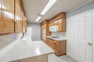 553 NW Janie Ln, Burleson, TX 76028 - Photo 12