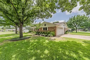 553 NW Janie Ln, Burleson, TX 76028 - Photo 2