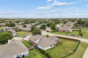 13724 Trail Break Dr, Fort Worth, TX 76052 - Photo 2