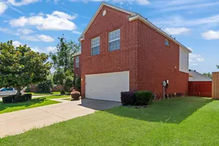 10701 Augusta Ln, Rowlett, TX 75089 - Photo 2