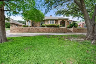 705 Kyle Dr, Arlington, TX 76011 - Photo 2