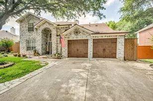 725 Crested Butte Trail, Flower Mound, TX 75028 - Photo 2
