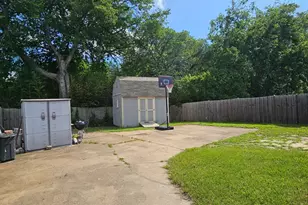 202 E Denton Dr, Euless, TX 76039 - Photo 20