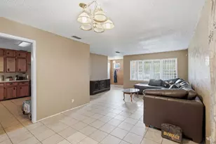 605 W 8th St, Irving, TX 75060 - Photo 24
