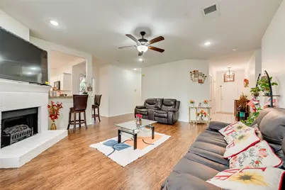 6420 St Alban Court, Arlington, TX 76001 - Photo 6