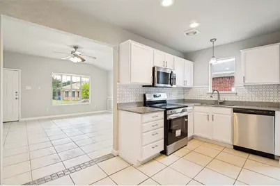 511 Hollyberry Drive, Mansfield, TX 76063 - Photo 6