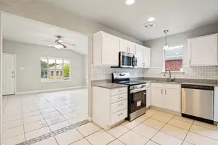511 Hollyberry Dr, Mansfield, TX 76063 - Photo 6