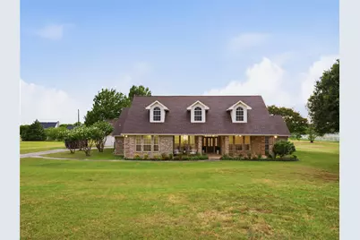 902 W Pioneer Circle, Argyle, TX 76226 - Photo 2