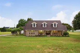 902 W Pioneer Circle, Argyle, TX 76226 - Photo 2