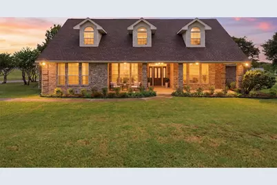902 W Pioneer Circle, Argyle, TX 76226 - Photo 1