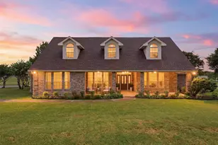 902 W Pioneer Circle, Argyle, TX 76226 - Photo 1