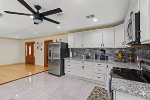 100 Countryside Dr, Arlington, TX 76014 - Photo 8