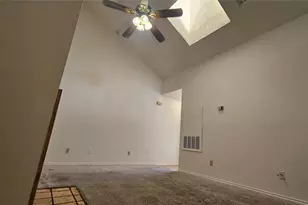 550 E Windsor Ave, Denton, TX 76209 - Photo 6