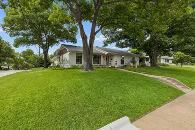 9807 Lakemere Drive, Dallas, TX 75238 - Photo 2