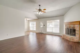 608 Gracie Ln, Burleson, TX 76028 - Photo 4