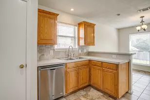 608 Gracie Ln, Burleson, TX 76028 - Photo 8