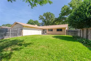 1506 Trowbrigde St, Garland, TX 75044 - Photo 16