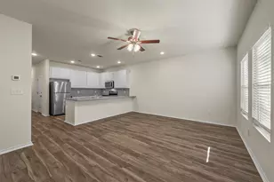 105 SE 4th St, Bonham, TX 75144 - Photo 2