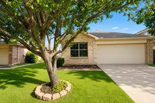 1249 Cottonwood Dr, Crowley, TX 76036 - Photo 2