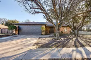 305 Bentley Dr, Joshua, TX 76058 - Photo 1