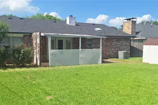 2428 Heathercrest Dr, Arlington, TX 76018 - Photo 12