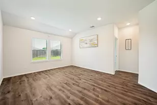 905 English Dr, Aubrey, TX 76227 - Photo 2
