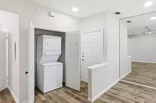 7126 Holly Hill Dr, Dallas, TX 75231 - Photo 4