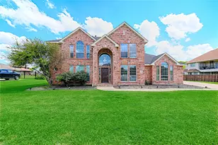 1112 Bentwater Pkwy, Grand Prairie, TX 75104 - Photo 1