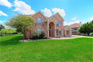 1112 Bentwater Pkwy, Grand Prairie, TX 75104 - Photo 2