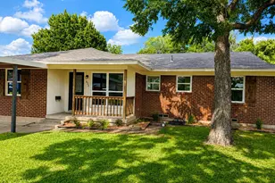 826 Harbor Dr, Lewisville, TX 75057 - Photo 2