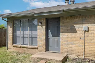 1128 Georgian Rd E, Saginaw, TX 76179 - Photo 32