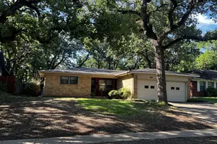 502 Lakeside Dr, Irving, TX 75062 - Photo 1