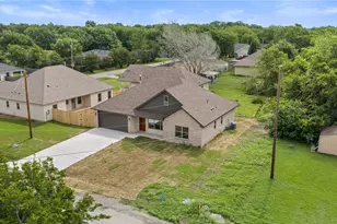 106 N Lackey St, Tom Bean, TX 75489 - Photo 26