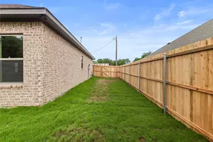 106 N Lackey St, Tom Bean, TX 75489 - Photo 24