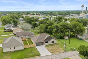 106 N Lackey St, Tom Bean, TX 75489 - Photo 30