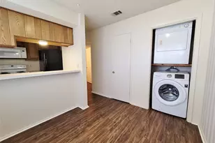 929 W Hickory St, Denton, TX 76201 - Photo 8