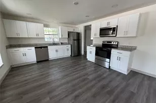 605 N Pine St, Roanoke, TX 76262 - Photo 2