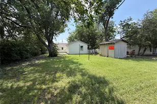 605 N Pine St, Roanoke, TX 76262 - Photo 16