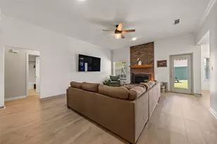 104 W Jade Dr, Hewitt, TX 76643 - Photo 2