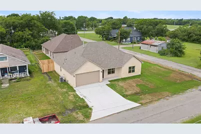 209 W Bonham Street, Tom Bean, TX 75489 - Photo 26