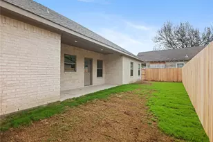 209 W Bonham St, Tom Bean, TX 75489 - Photo 24