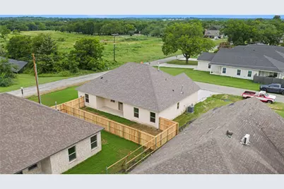 209 W Bonham Street, Tom Bean, TX 75489 - Photo 30
