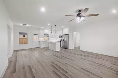 209 W Bonham Street, Tom Bean, TX 75489 - Photo 4