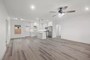 209 W Bonham St, Tom Bean, TX 75489 - Photo 4